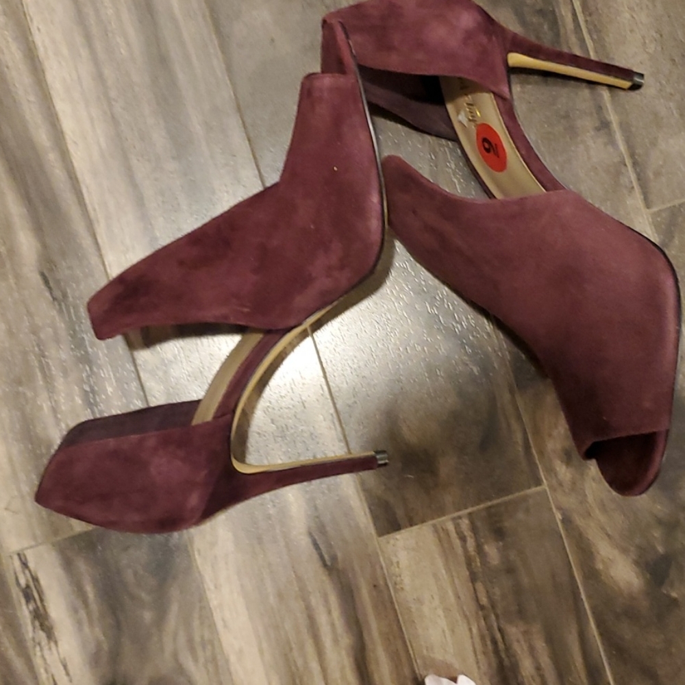 Shoes - Picture 2 of 3